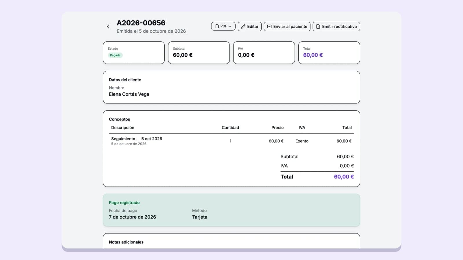 Detalle de una factura de una sesión de seguimiento de 60 € en Psicofactu, con IVA exento y el estado pagada (datos de demostración)